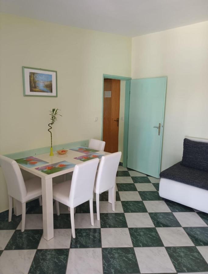 Apartments Martinovic By The Sea Kukljica Exterior photo